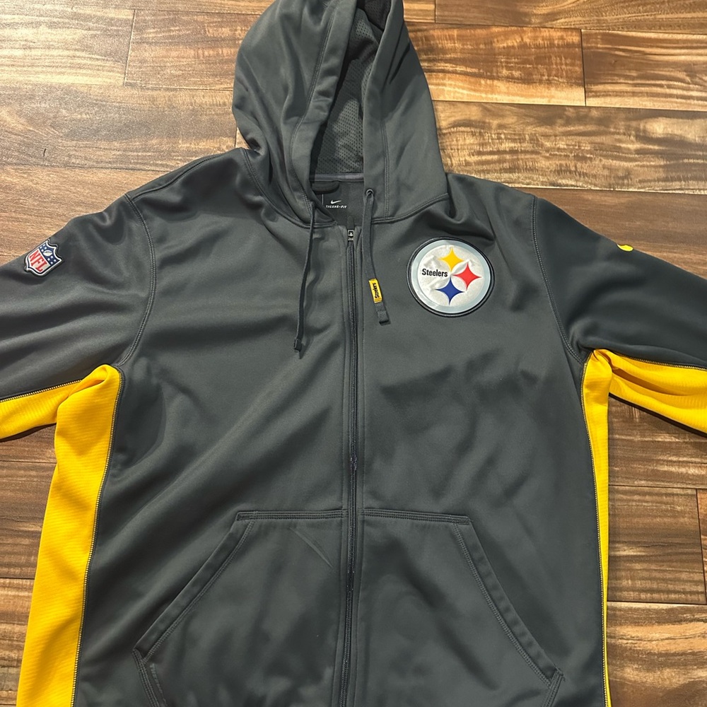 Men’s XL Pittsburgh Steelers therma zip up hoodie